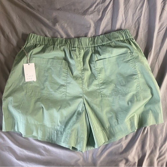 A New Day NWT Olive Green High-Rise‎ Pleat Front Poplin Shorts XXL - Picture 8 of 10